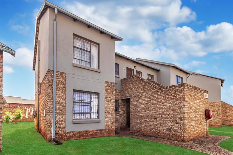 2 Bedroom Property for Sale in Noordheuwel Gauteng