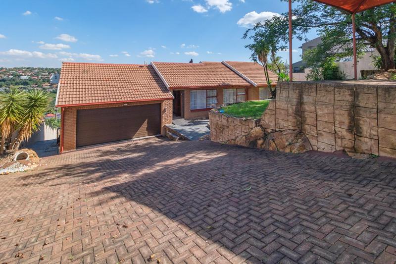 3 Bedroom Property for Sale in Noordheuwel Gauteng
