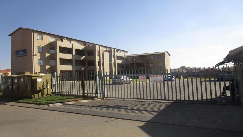 To Let 2 Bedroom Property for Rent in Fleurhof Gauteng