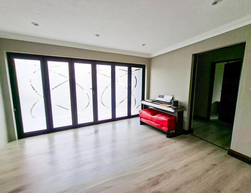 6 Bedroom Property for Sale in Midstream Estate Gauteng