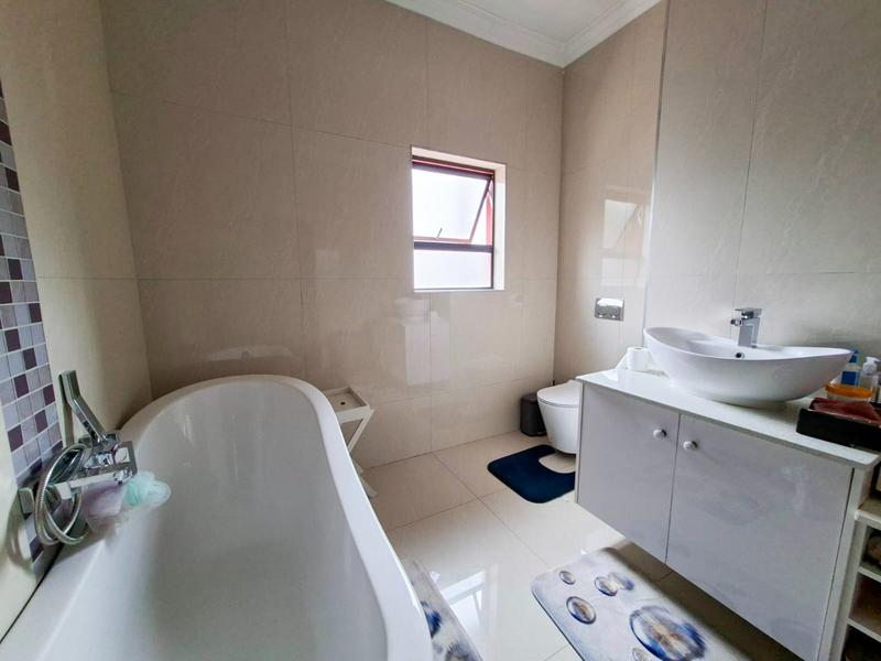 6 Bedroom Property for Sale in Midstream Estate Gauteng