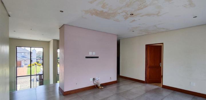 5 Bedroom Property for Sale in Helderwyk Gauteng