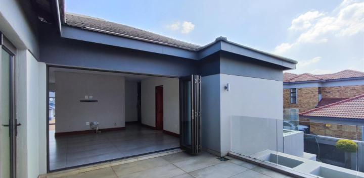 5 Bedroom Property for Sale in Helderwyk Gauteng