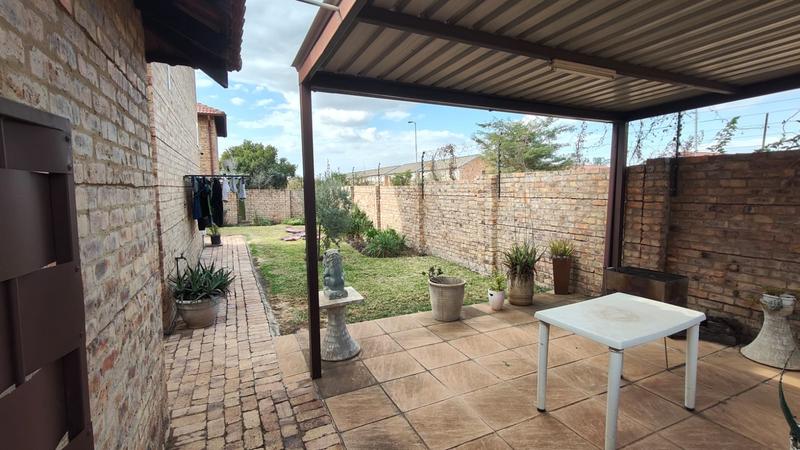 2 Bedroom Property for Sale in Annlin Gauteng