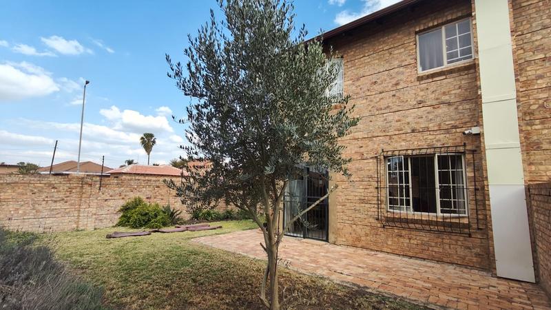 2 Bedroom Property for Sale in Annlin Gauteng