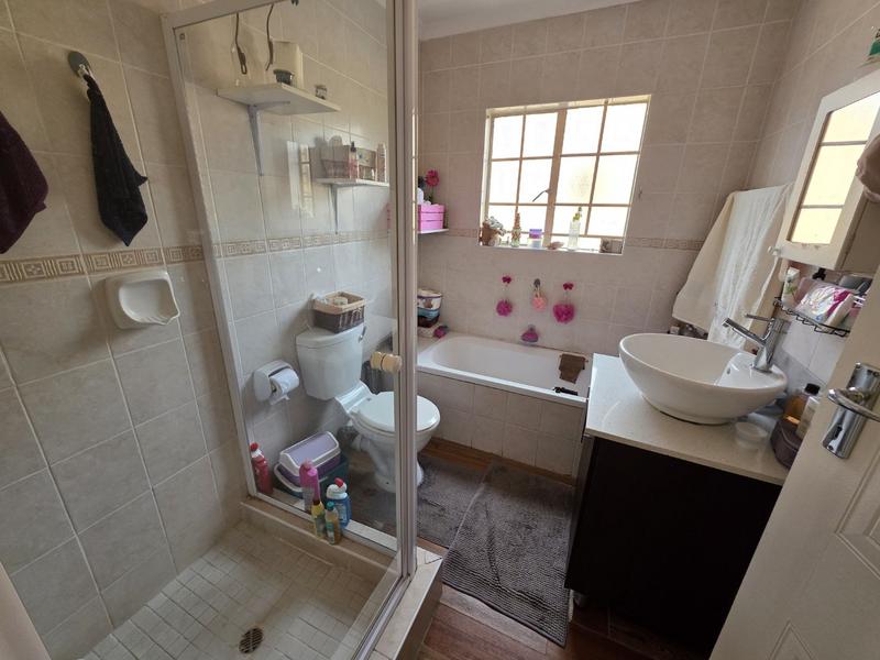 2 Bedroom Property for Sale in Magalieskruin Gauteng