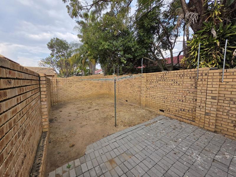 2 Bedroom Property for Sale in Magalieskruin Gauteng