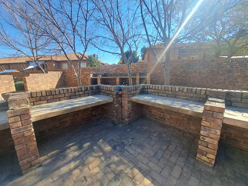 To Let 2 Bedroom Property for Rent in Rooihuiskraal North Gauteng