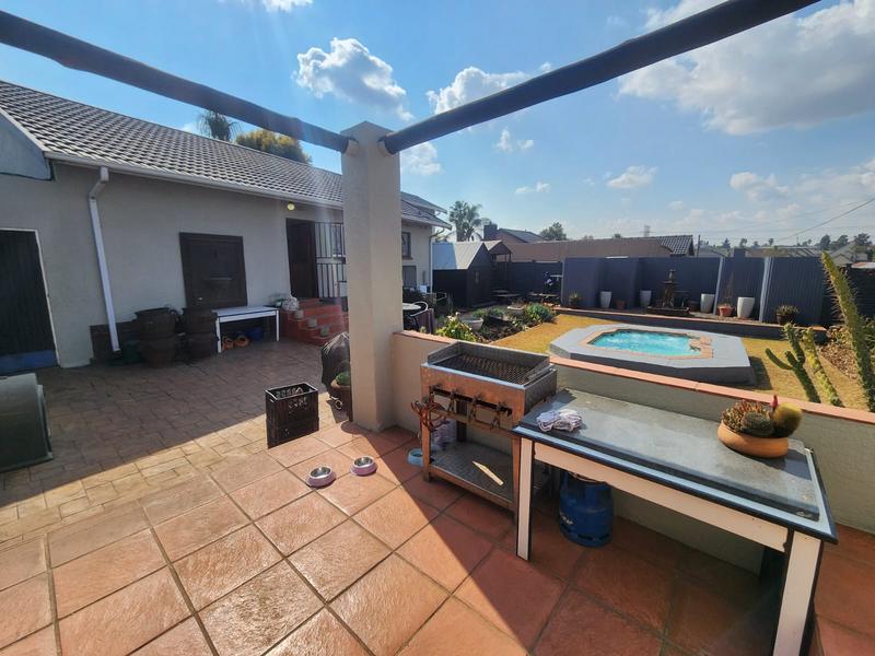 3 Bedroom Property for Sale in Verwoerdpark Gauteng