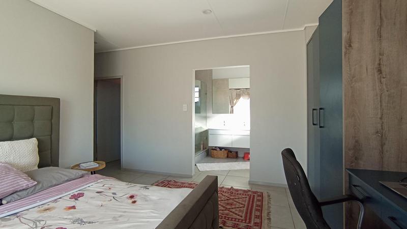 4 Bedroom Property for Sale in Rooihuiskraal Gauteng