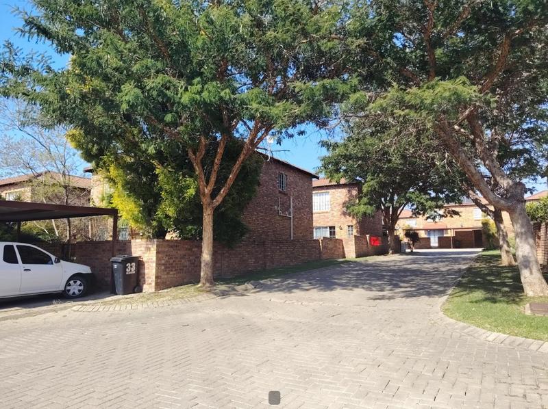 2 Bedroom Property for Sale in Wilgeheuwel Gauteng