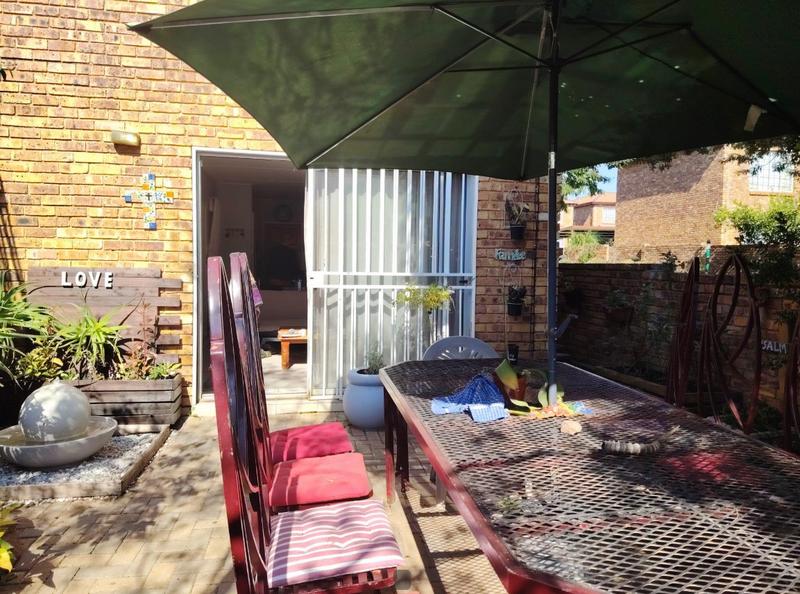2 Bedroom Property for Sale in Wilgeheuwel Gauteng