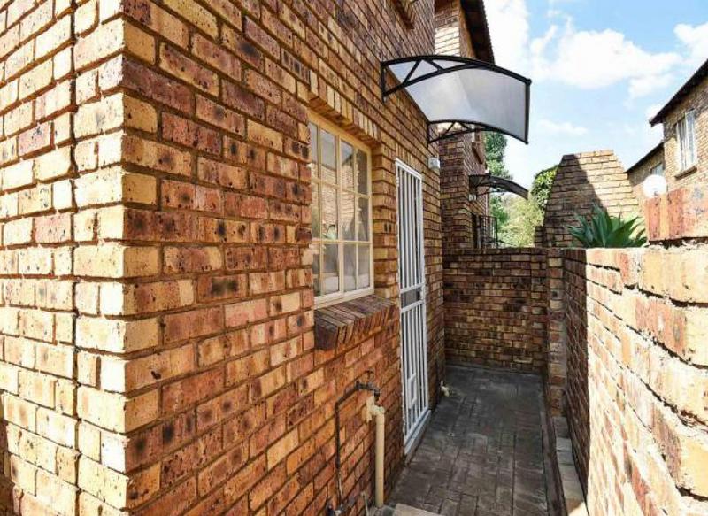 2 Bedroom Property for Sale in Wilgeheuwel Gauteng