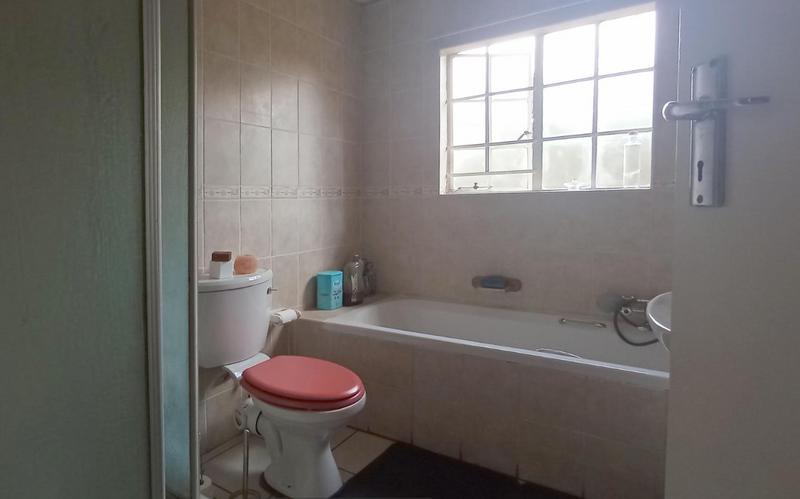 2 Bedroom Property for Sale in Wilgeheuwel Gauteng