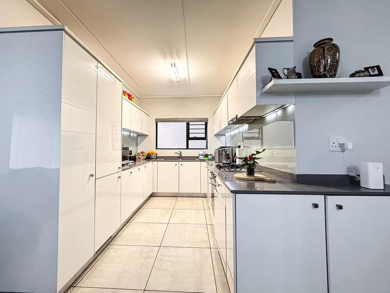 To Let 3 Bedroom Property for Rent in Waterfall Gauteng