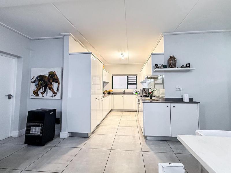 To Let 3 Bedroom Property for Rent in Waterfall Gauteng