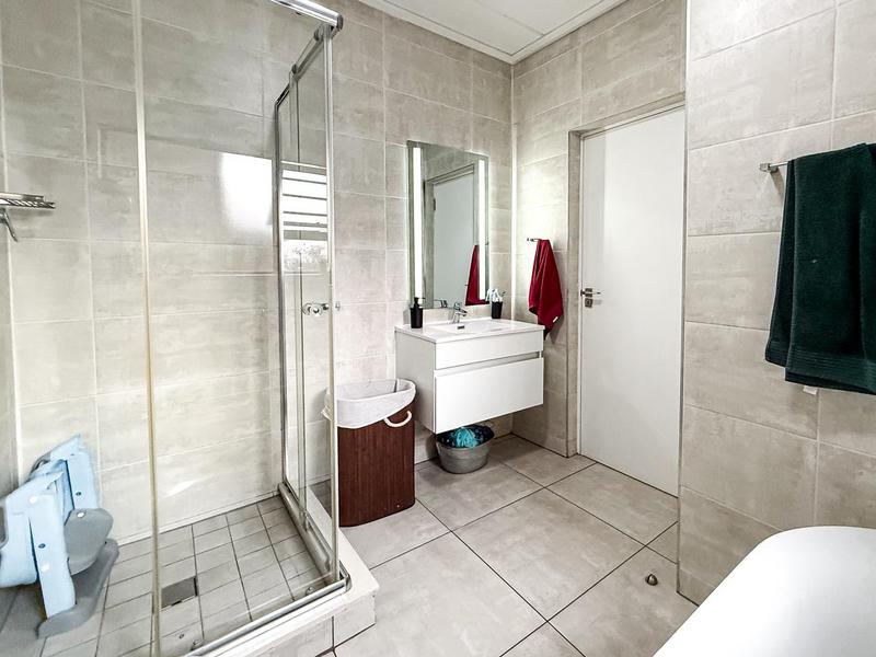 To Let 3 Bedroom Property for Rent in Waterfall Gauteng