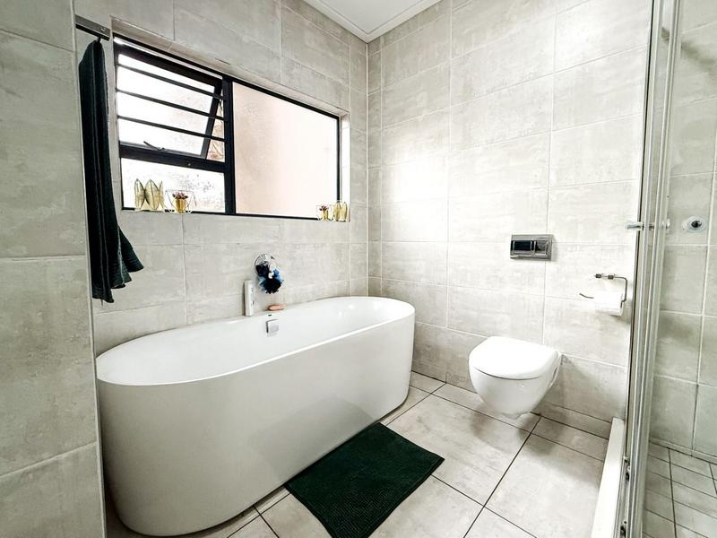 To Let 3 Bedroom Property for Rent in Waterfall Gauteng