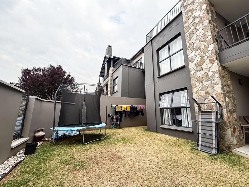 To Let 3 Bedroom Property for Rent in Waterfall Gauteng