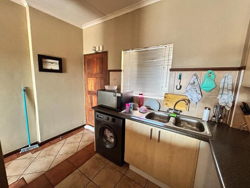 To Let 2 Bedroom Property for Rent in Die Hoewes Gauteng