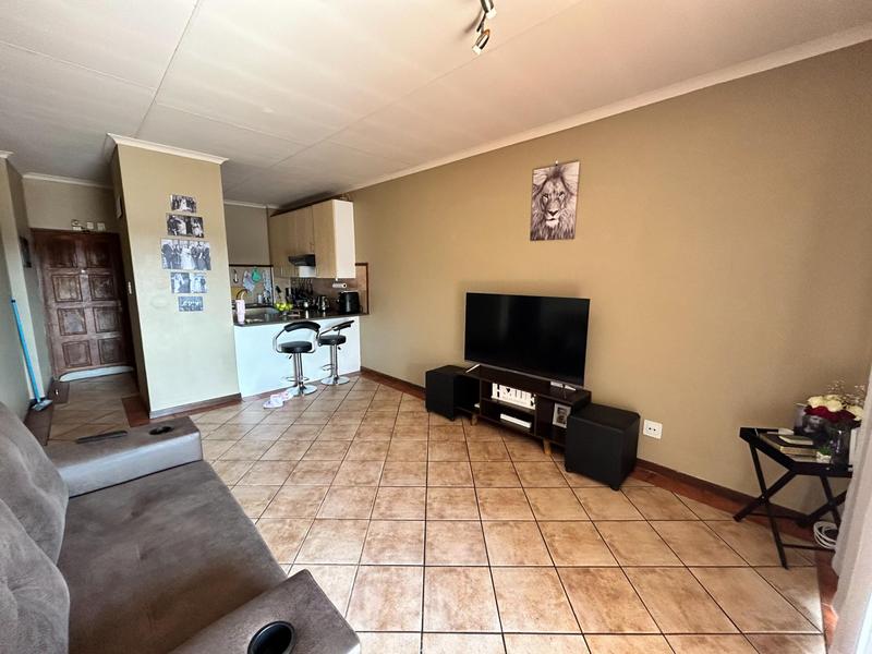 To Let 2 Bedroom Property for Rent in Die Hoewes Gauteng