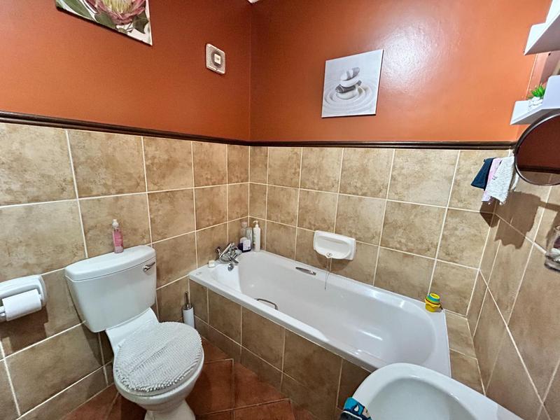 To Let 2 Bedroom Property for Rent in Die Hoewes Gauteng