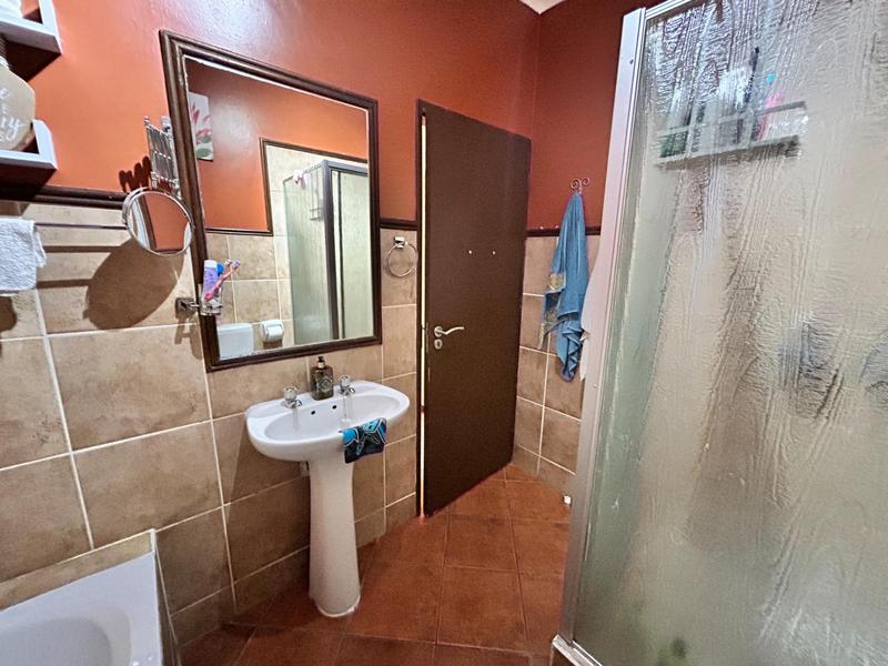 To Let 2 Bedroom Property for Rent in Die Hoewes Gauteng
