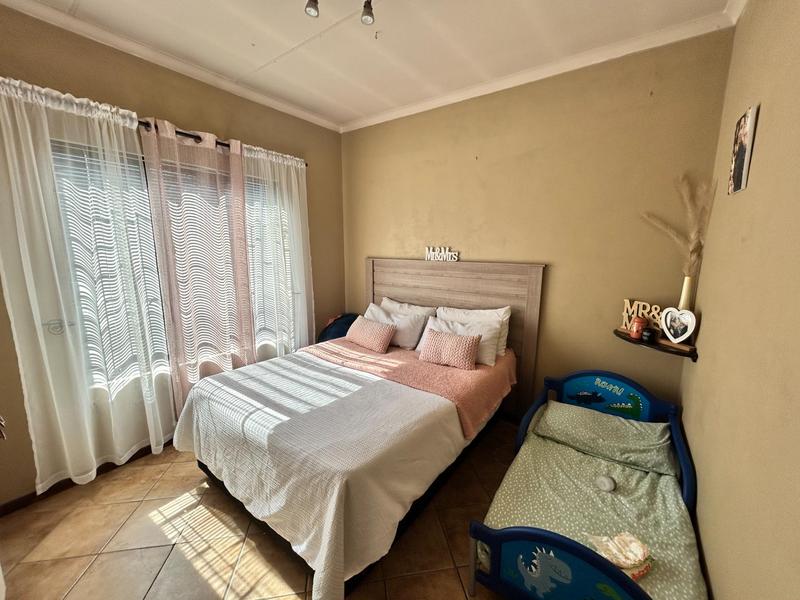To Let 2 Bedroom Property for Rent in Die Hoewes Gauteng