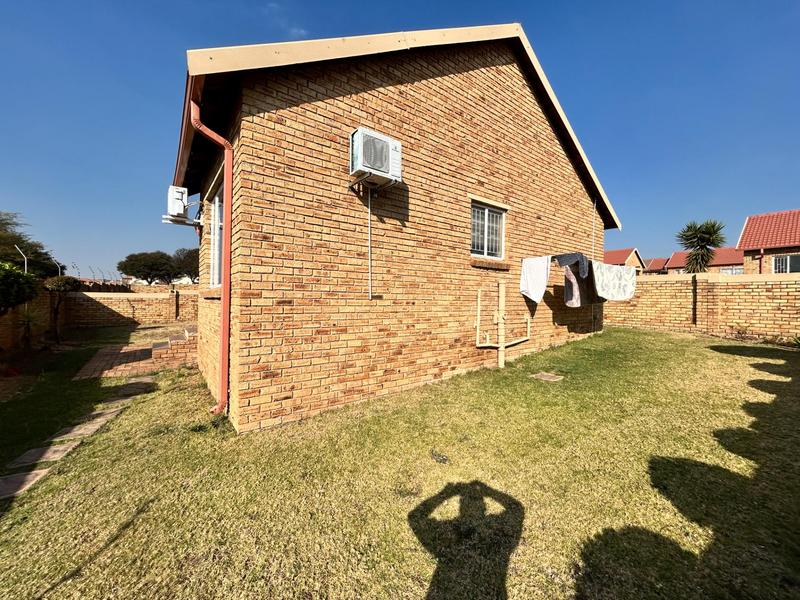 To Let 2 Bedroom Property for Rent in Kosmosdal Gauteng