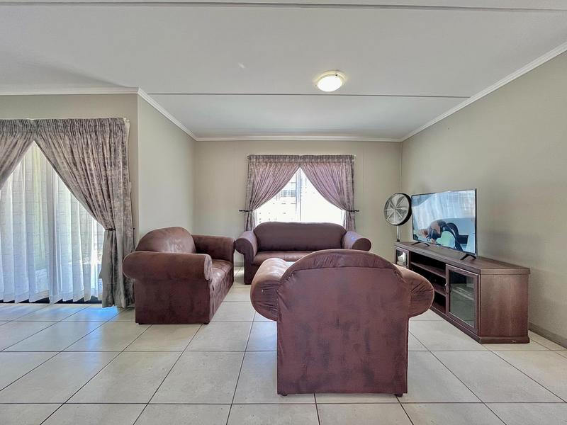 To Let 3 Bedroom Property for Rent in Amberfield Gauteng