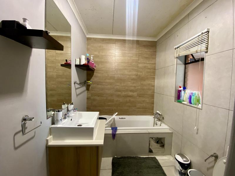 1 Bedroom Property for Sale in Founders Hill Gauteng