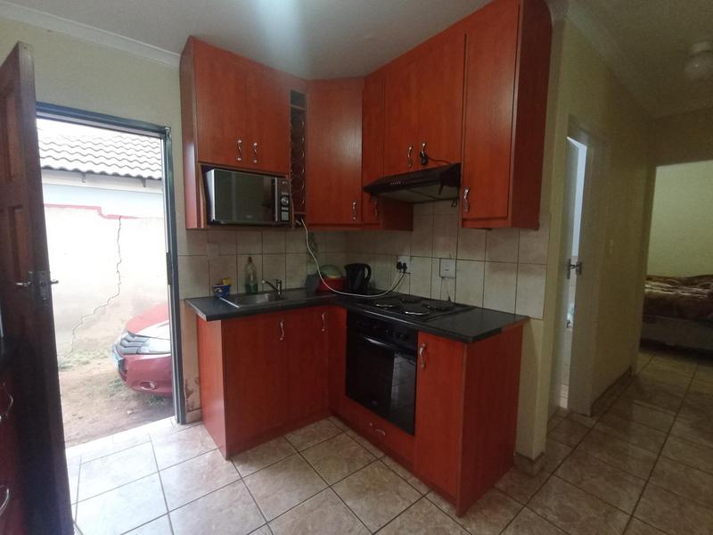 To Let 2 Bedroom Property for Rent in Fleurhof Gauteng