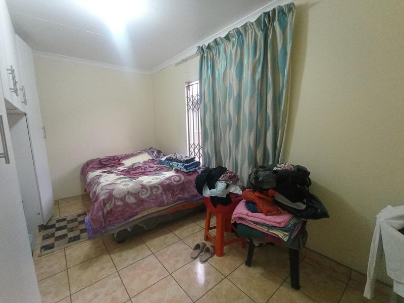 To Let 2 Bedroom Property for Rent in Fleurhof Gauteng