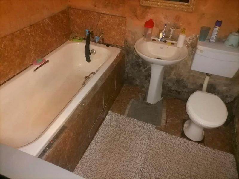 1 Bedroom Property for Sale in Mapleton A H Gauteng