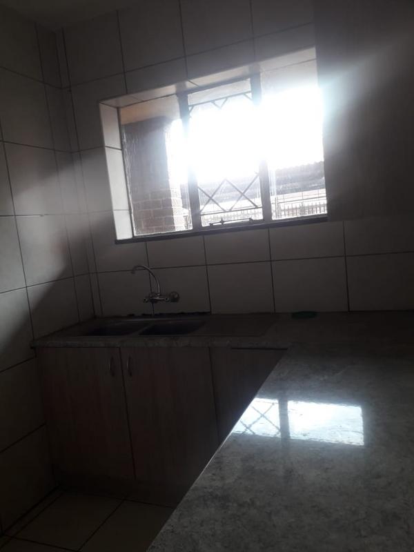 2 Bedroom Property for Sale in Crown Gardens Gauteng