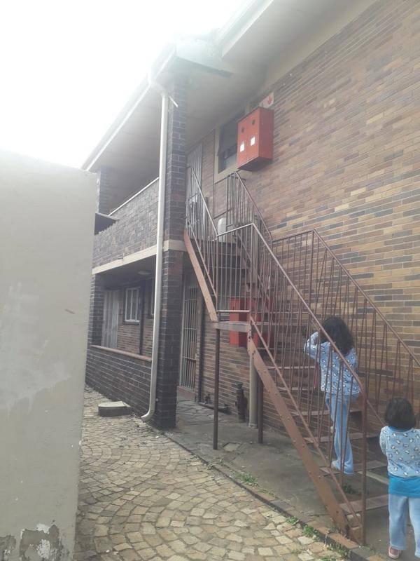 2 Bedroom Property for Sale in Crown Gardens Gauteng