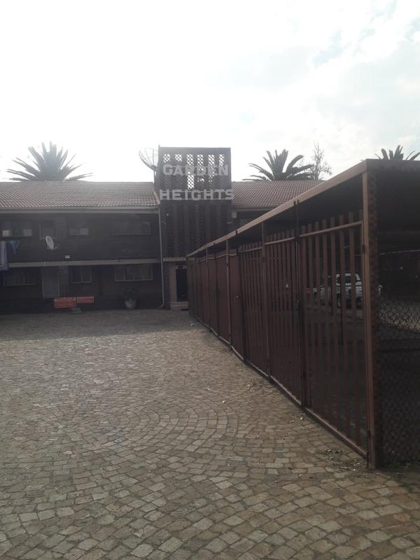 2 Bedroom Property for Sale in Crown Gardens Gauteng