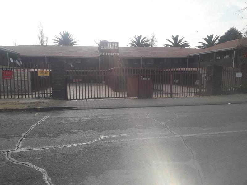 2 Bedroom Property for Sale in Crown Gardens Gauteng