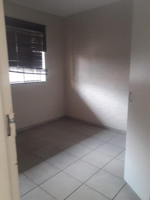 2 Bedroom Property for Sale in Crown Gardens Gauteng