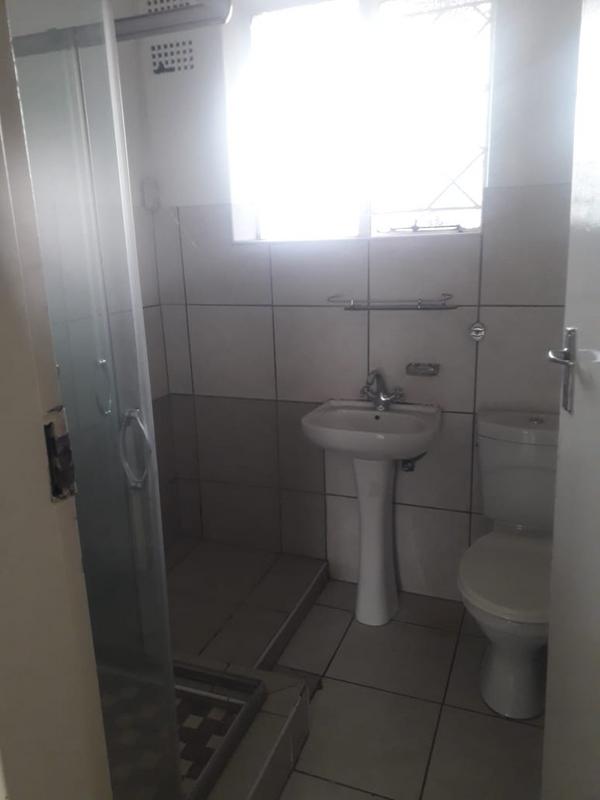 2 Bedroom Property for Sale in Crown Gardens Gauteng
