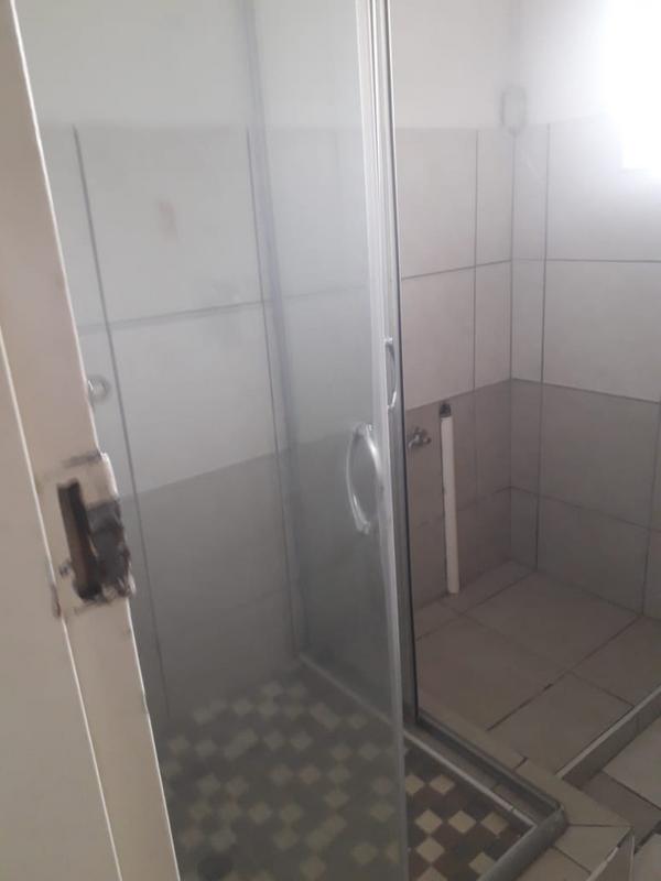 2 Bedroom Property for Sale in Crown Gardens Gauteng