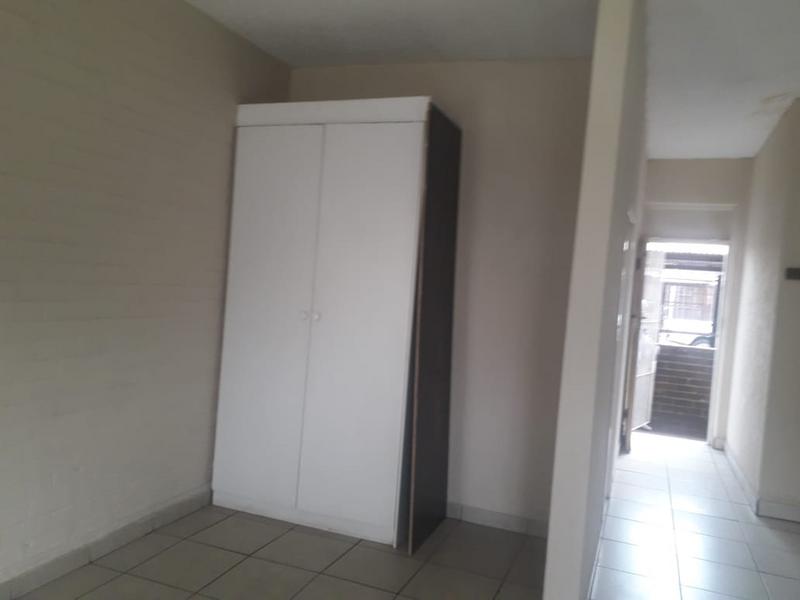 2 Bedroom Property for Sale in Crown Gardens Gauteng