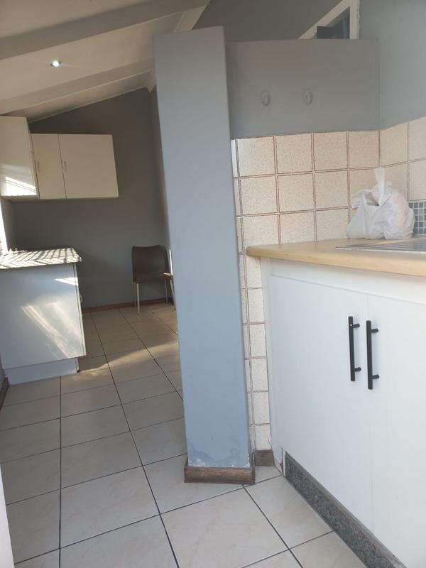 To Let 1 Bedroom Property for Rent in Edenvale Gauteng