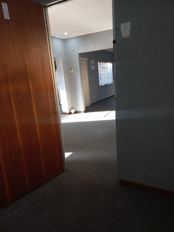 To Let 1 Bedroom Property for Rent in Edenvale Gauteng