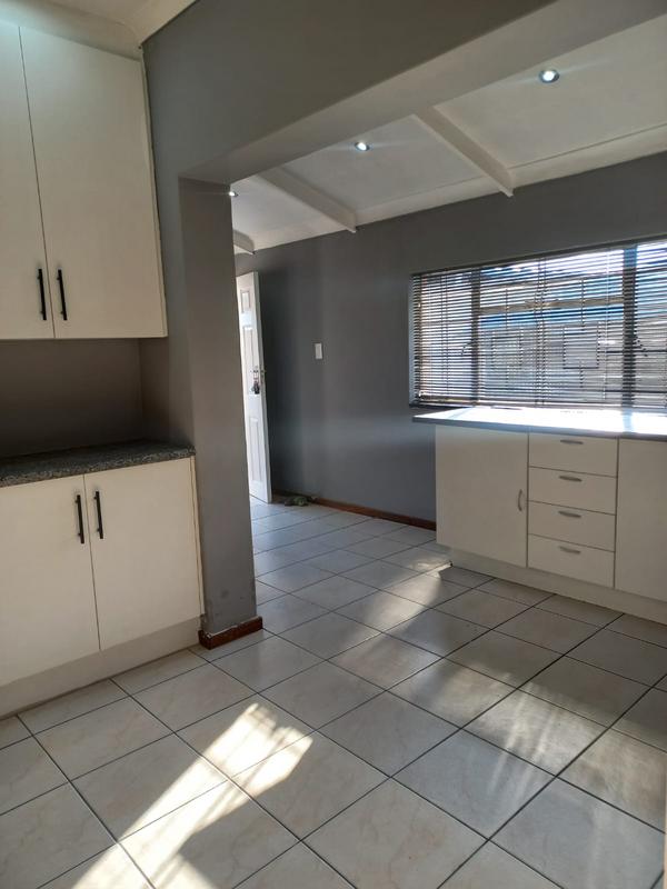To Let 1 Bedroom Property for Rent in Edenvale Gauteng