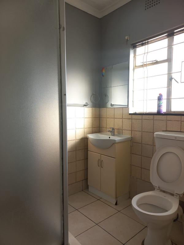 To Let 1 Bedroom Property for Rent in Edenvale Gauteng