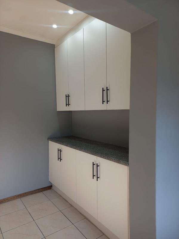 To Let 1 Bedroom Property for Rent in Edenvale Gauteng