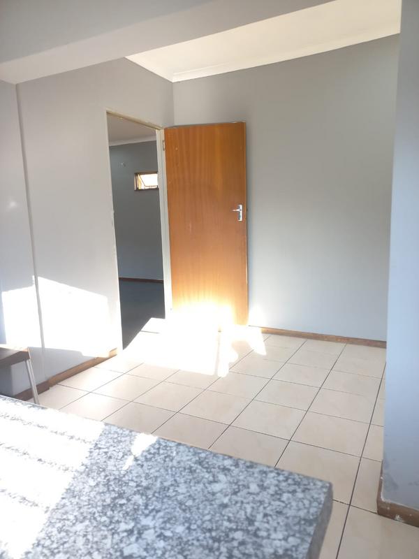 To Let 1 Bedroom Property for Rent in Edenvale Gauteng