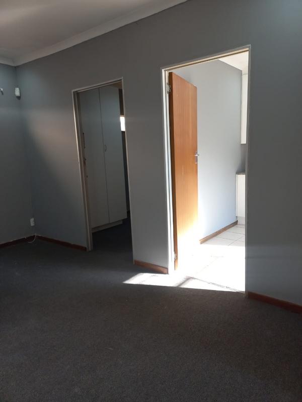 To Let 1 Bedroom Property for Rent in Edenvale Gauteng