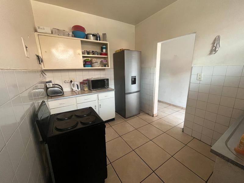 To Let 2 Bedroom Property for Rent in Florida Lake Gauteng